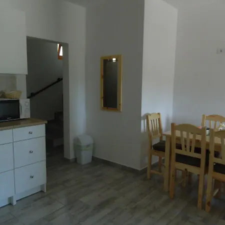 Apartment Familia-pelso Apartmanhaz *