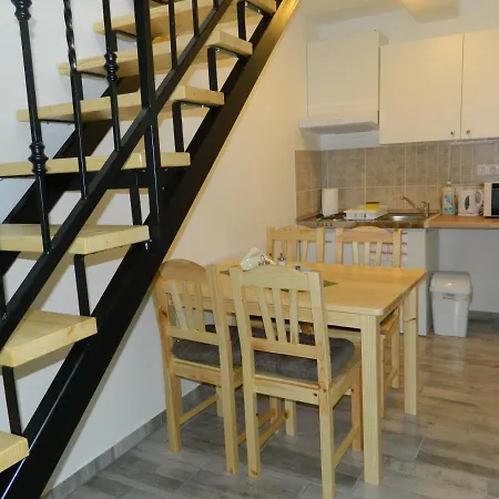 Familia-pelso Apartmanhaz *