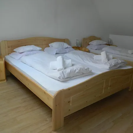 Familia-pelso Apartmanhaz Apartment Zamárdi