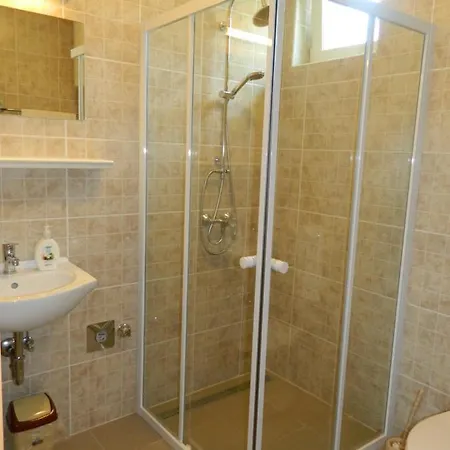 Familia-pelso Apartmanhaz アパート