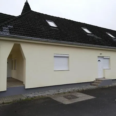 Família-pelso Appartamento *